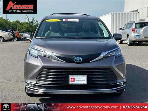 2022 Toyota Sienna XLE 8 Passenger