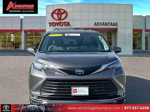 2022 Toyota Sienna XLE 8 Passenger