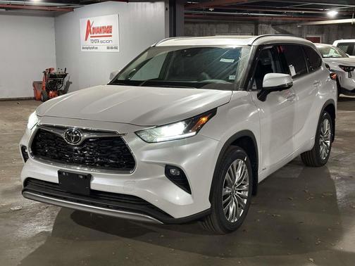 2025 Toyota Highlander Hybrid Platinum