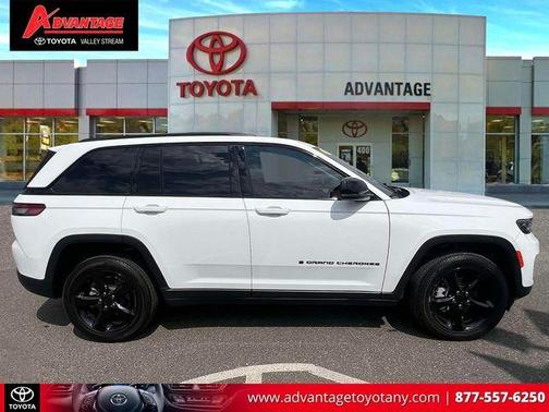 Bright White Clearcoat 2023 Jeep Grand Cherokee Limited