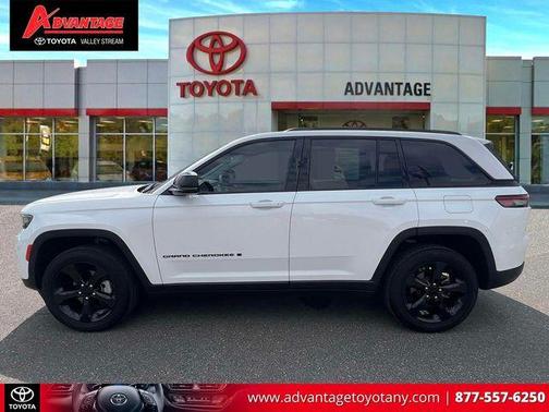 Bright White Clearcoat 2023 Jeep Grand Cherokee Limited