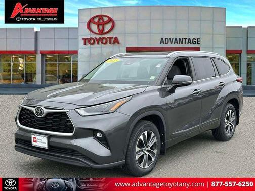 Magnetic Gray Metallic 2023 Toyota Highlander XLE