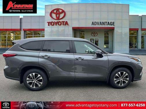 Magnetic Gray Metallic 2023 Toyota Highlander XLE
