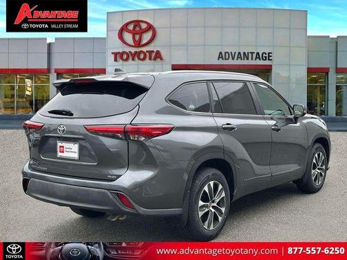 Magnetic Gray Metallic 2023 Toyota Highlander XLE
