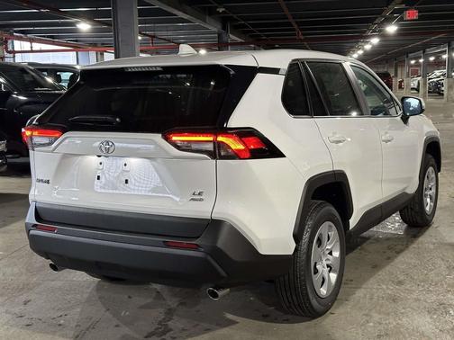 2025 Toyota RAV4 LE