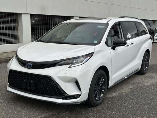 2025 Toyota Sienna XSE 7 Passenger