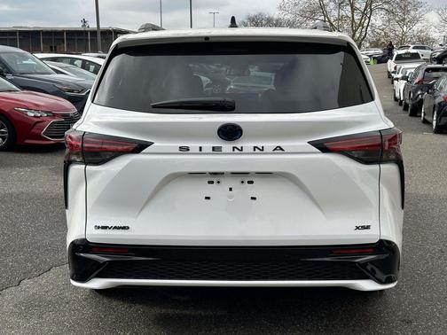 2025 Toyota Sienna XSE 7 Passenger