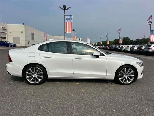 2020 Volvo S60 T6 Momentum