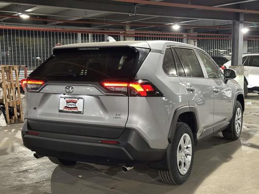 2025 Toyota RAV4 LE