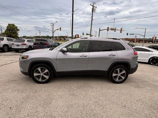 Silver 2019 Jeep Cherokee Limited