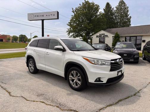 White 2015 Toyota Highlander XLE