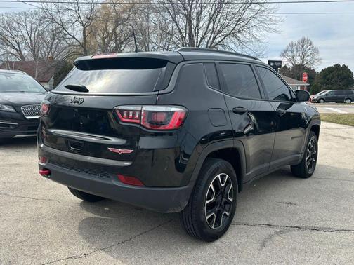 Diamond Black Crystal Pearlcoat 2020 Jeep Compass Trailhawk