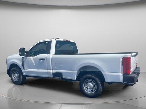 Oxford White 2023 Ford F-250 XL