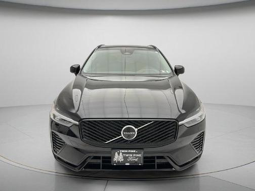Onyx Black Metallic 2026 Volvo XC60 B5 Plus