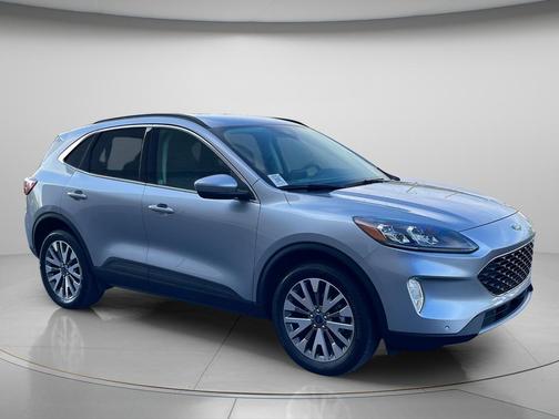 Silver Metallic 2022 Ford Escape Titanium