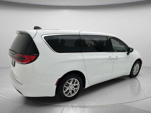 Bright White Clearcoat 2025 Chrysler Pacifica Select