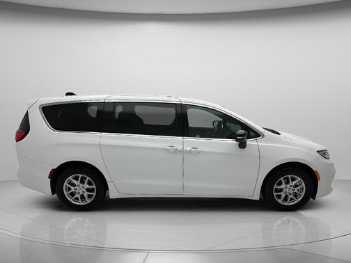 Bright White Clearcoat 2025 Chrysler Pacifica Select
