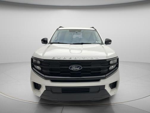 White Metallic 2025 Ford Expedition Active