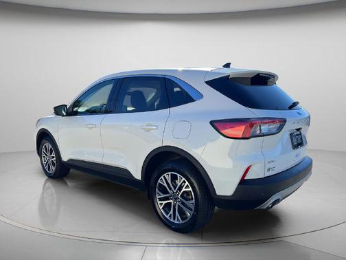 White Metallic 2022 Ford Escape SEL