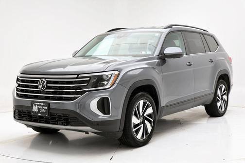 Platinum Gray Metallic 2024 Volkswagen Atlas 2.0T SE