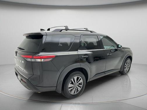 Black 2024 Nissan Pathfinder SV