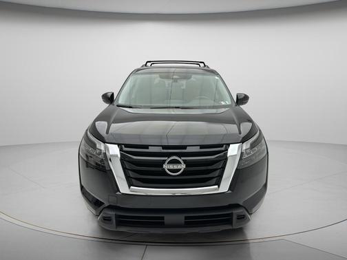 Black 2024 Nissan Pathfinder SV