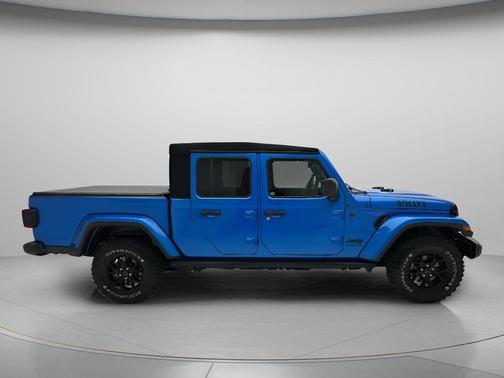 Hydro Blue Pearlcoat 2024 Jeep Gladiator Sport