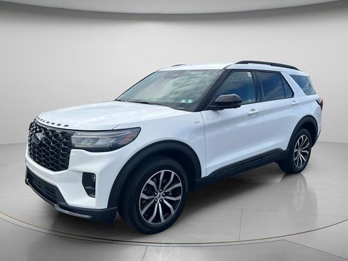 Star White 2026 Ford Explorer ST-Line