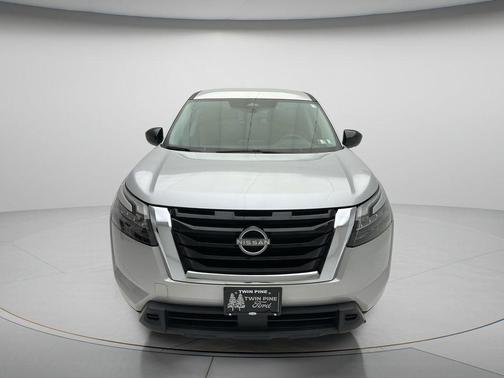 Brilliant Silver Metallic 2024 Nissan Pathfinder S