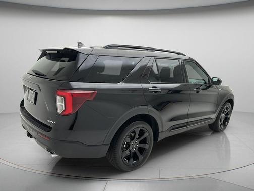 Black Metallic 2023 Ford Explorer ST-Line