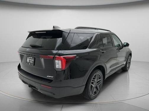 Black Metallic 2025 Ford Explorer ST-Line