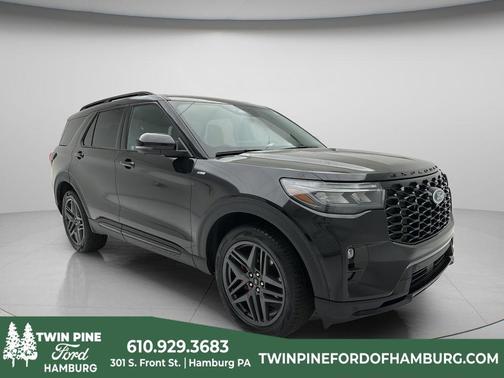 Black Metallic 2025 Ford Explorer ST-Line