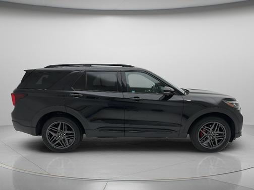 Black Metallic 2025 Ford Explorer ST-Line