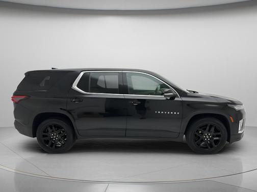 Mosaic Black Metallic 2023 Chevrolet Traverse LS
