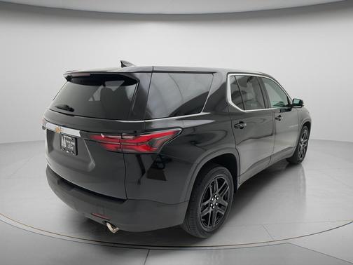 Mosaic Black Metallic 2023 Chevrolet Traverse LS
