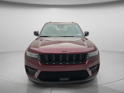 Velvet Red Pearlcoat 2025 Jeep Grand Cherokee Laredo