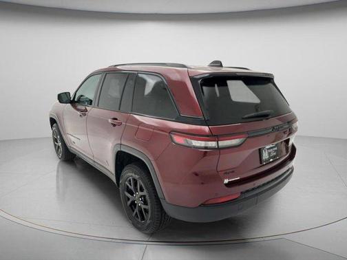 Velvet Red Pearlcoat 2025 Jeep Grand Cherokee Laredo