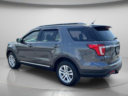 Magnetic 2018 Ford Explorer XLT