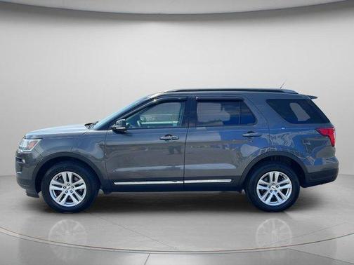 Magnetic 2018 Ford Explorer XLT