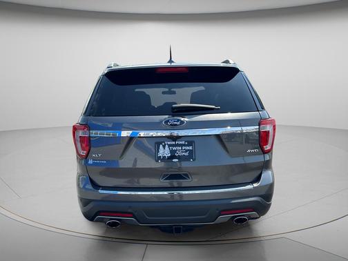 Magnetic 2018 Ford Explorer XLT