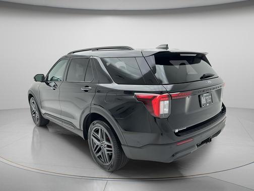 Black Metallic 2025 Ford Explorer ST-Line