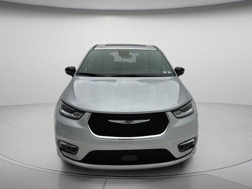 Silver Mist Clearcoat 2026 Chrysler Pacifica Limited