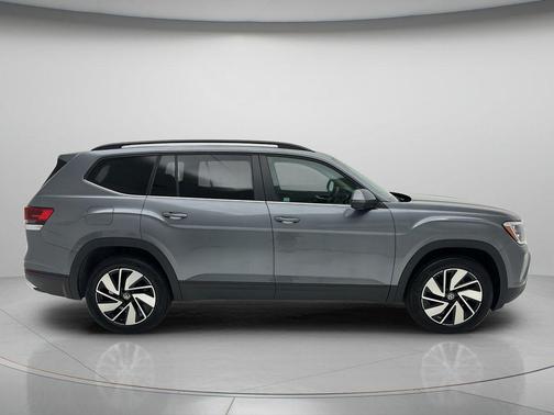 Platinum Gray Metallic 2025 Volkswagen Atlas 2.0T SE