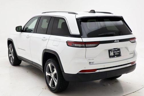Bright White Clearcoat 2023 Jeep Grand Cherokee Limited