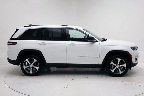 Bright White Clearcoat 2023 Jeep Grand Cherokee Limited