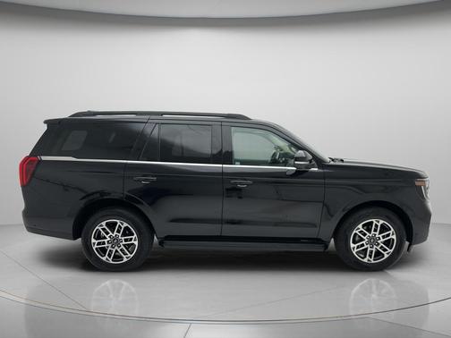 Black Metallic 2025 Ford Expedition Active