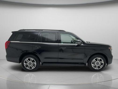 Black Metallic 2025 Ford Expedition Active