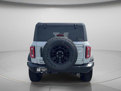 Avalanche Gray 2026 Ford Bronco Badlands