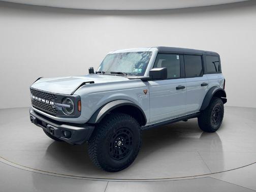 Avalanche Gray 2026 Ford Bronco Badlands