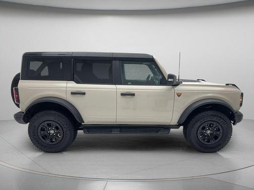 Desert Sand 2025 Ford Bronco Badlands
